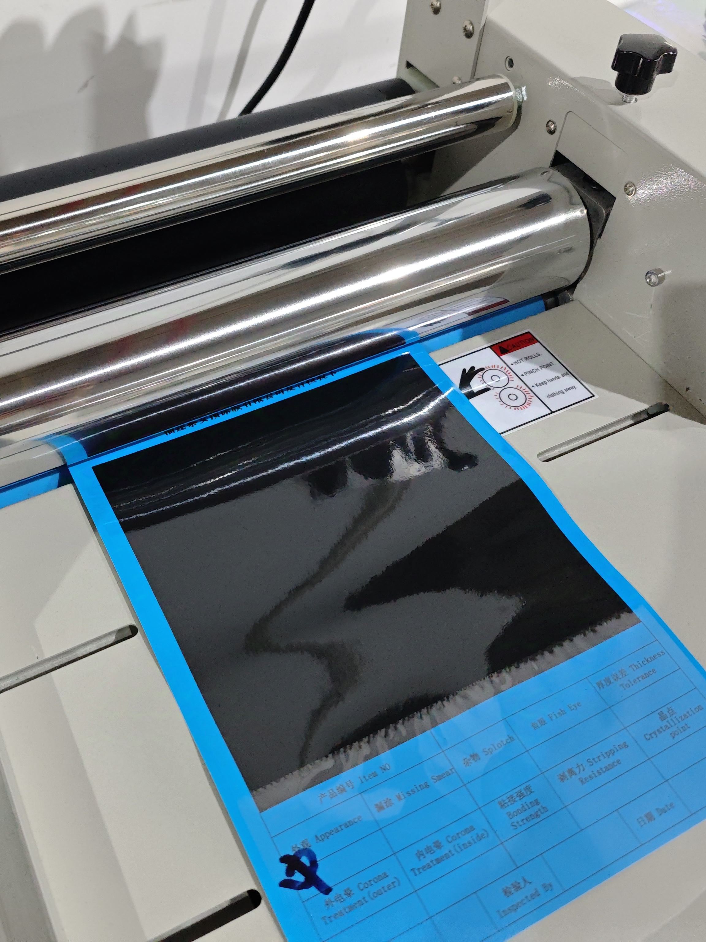 Ang proseso ng inspeksyon ng thermal lamination film ay isang mahalagang paraan ng pagtiyak ng kalidad at katatagan